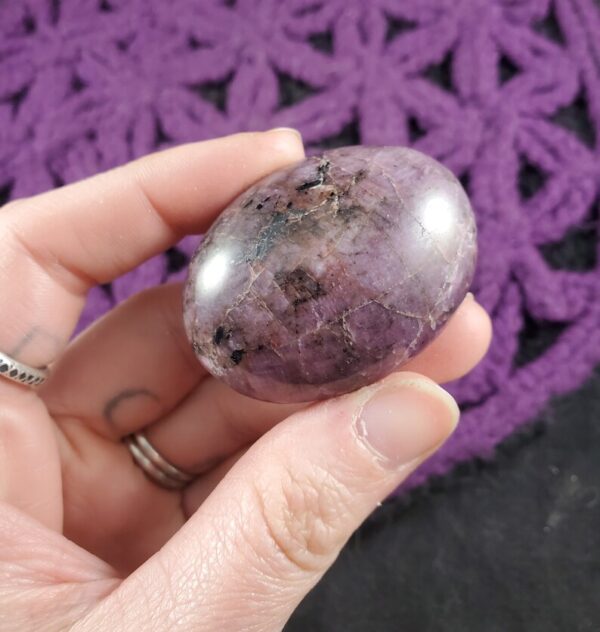 Natural Stone Ruby in Fuschite Gallet Palm Stones For Healing-Gallet Palm Stones - Crystal Gallet Palm Stones
