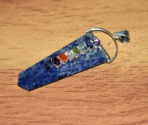 Wholesale Natural Stone Sodalite Chip Pendents With Seven Chakra Gemstone Beads-Gemstone Seven Chakra Chip Beads Pendents
